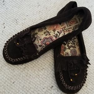 Cute! Sz. 7 Dark Brown Slip-On Moccasins